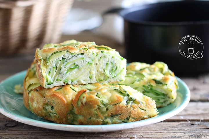 torta salata di zucchine veloce con uova e farina cotta in microonde