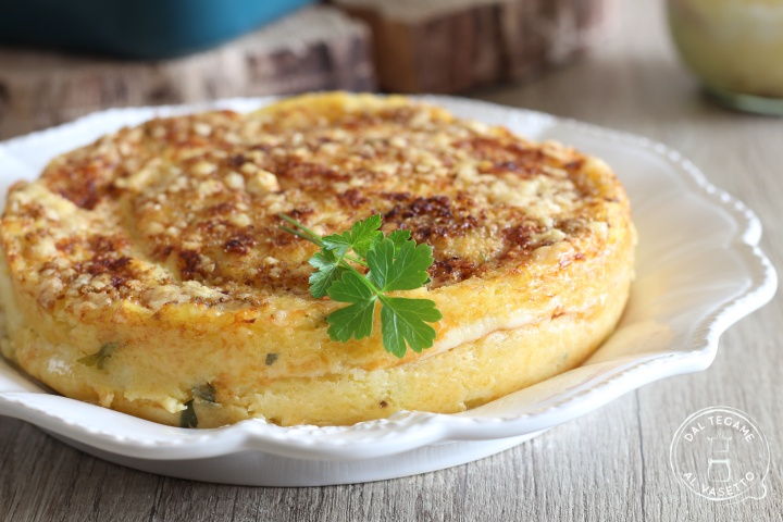 gateau o torta di patate farcita e cotta nel microonde