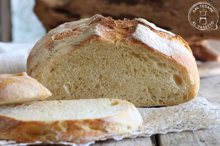 pagnotta di pane cotto con la instant pot o pentola multicooker