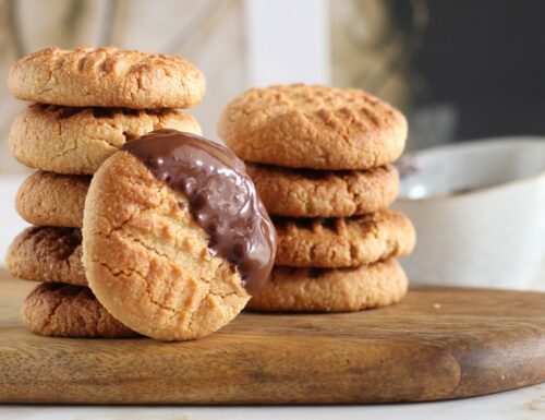Biscotti proteici al burro d’arachidi