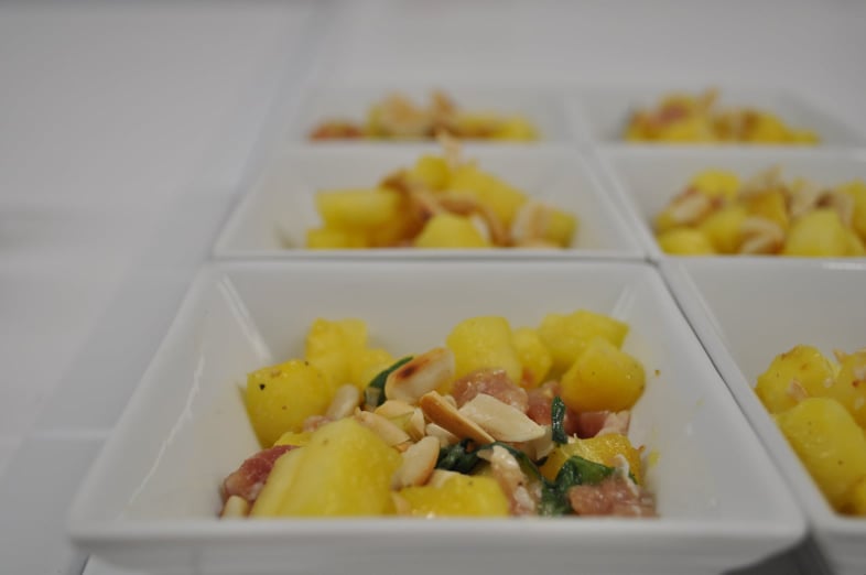 tartare ananas crudo e mandorle