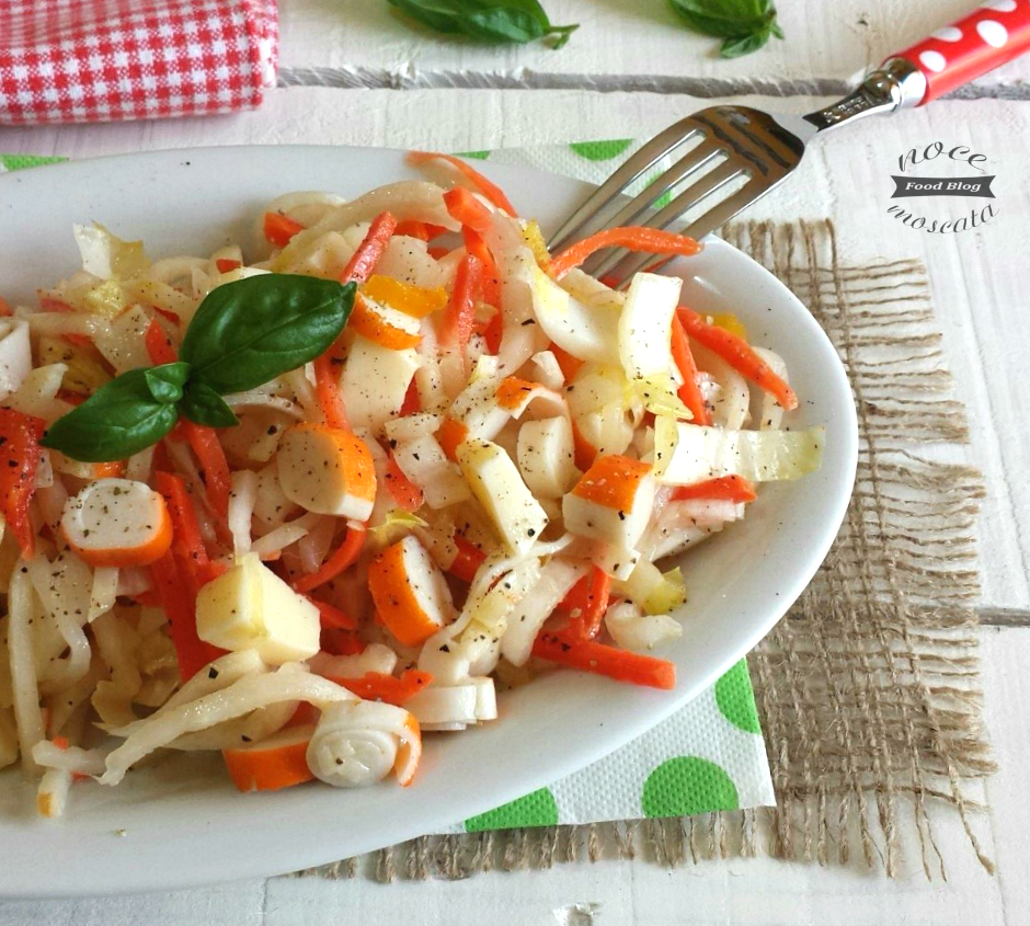 Insalata belga capricciosa con surimi