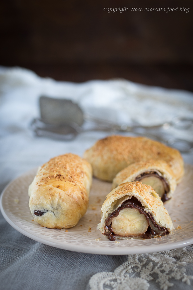 Fagottini di sfoglia con banana e crema di nocciole