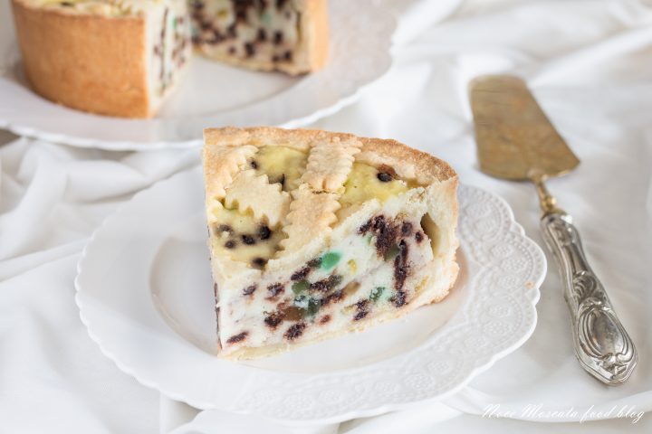 Crostata di ricotta con gocce di cioccolato e canditi Crostata di ricotta con gocce di cioccolato e canditi