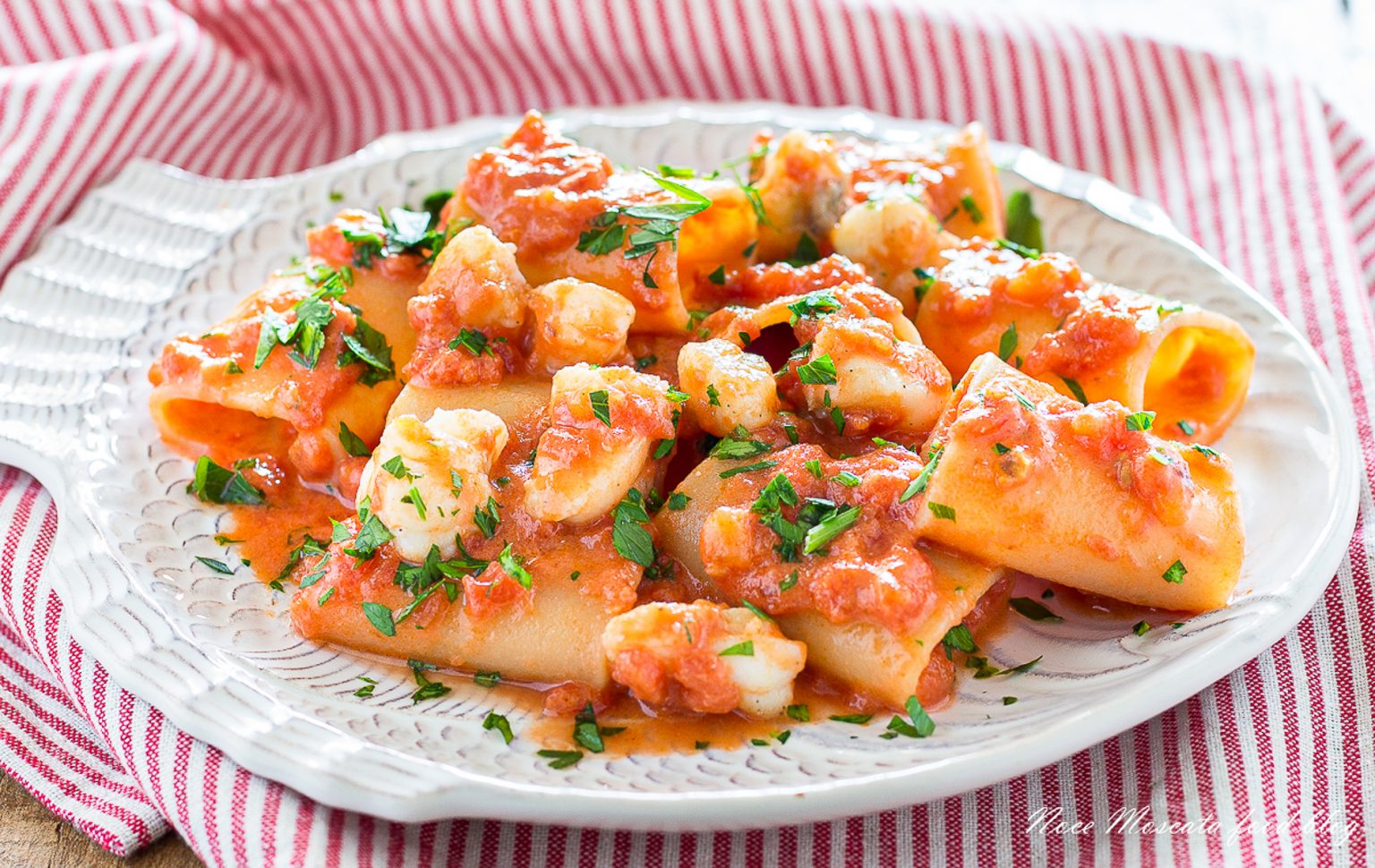 Paccheri al sugo di Rana pescatrice, primo piatto di pesce