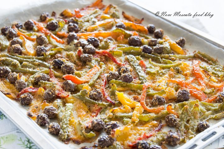 Peperoni gratinati al forno con olive e pangrattato