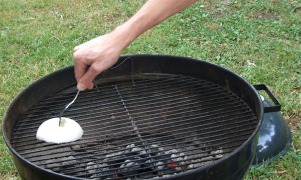 [Trucco] Pulire la griglia barbecue