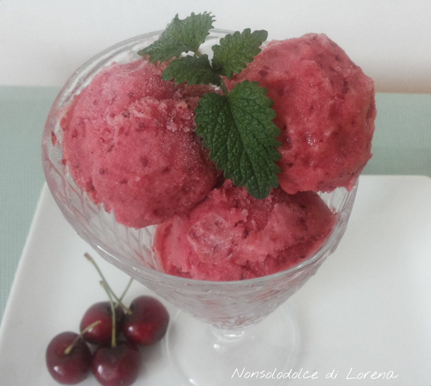 Gelato sorbetto di ciliegie