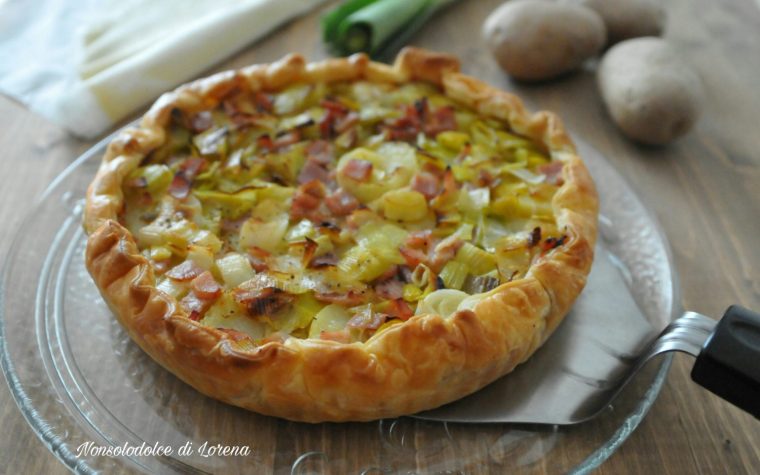 Torta di sfoglia con patate porro e prosciutto