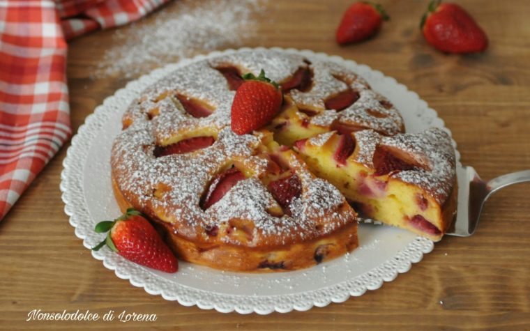 Torta morbida alle fragole e ricotta