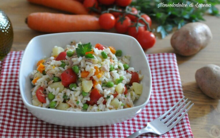 Insalata di riso con verdure e tonno