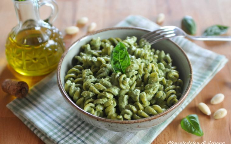 Eliche con crema di basilico e ricotta
