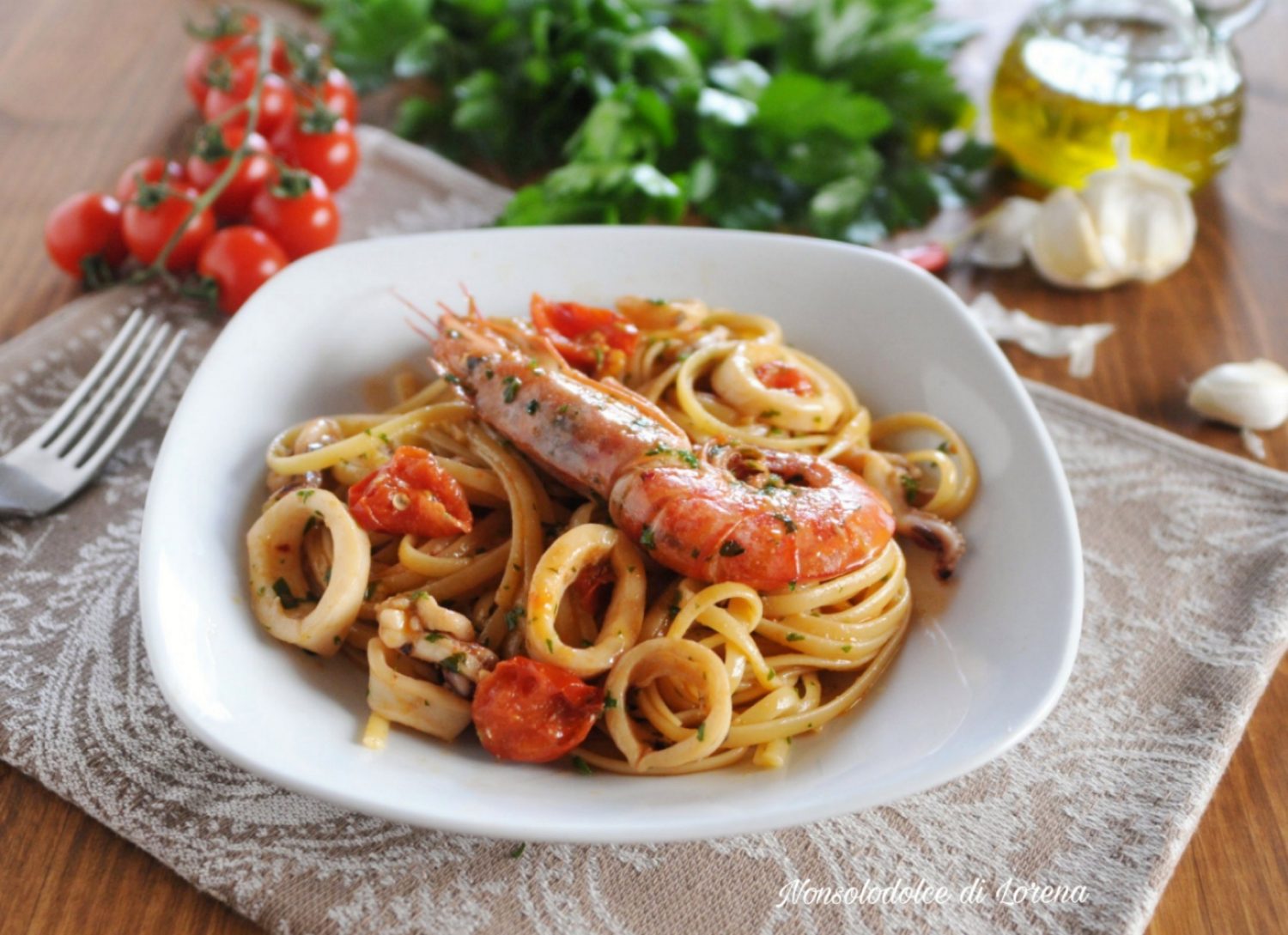 LINGUINE CON CALAMARI E GAMBERONI, primo piatto veloce e raffinato