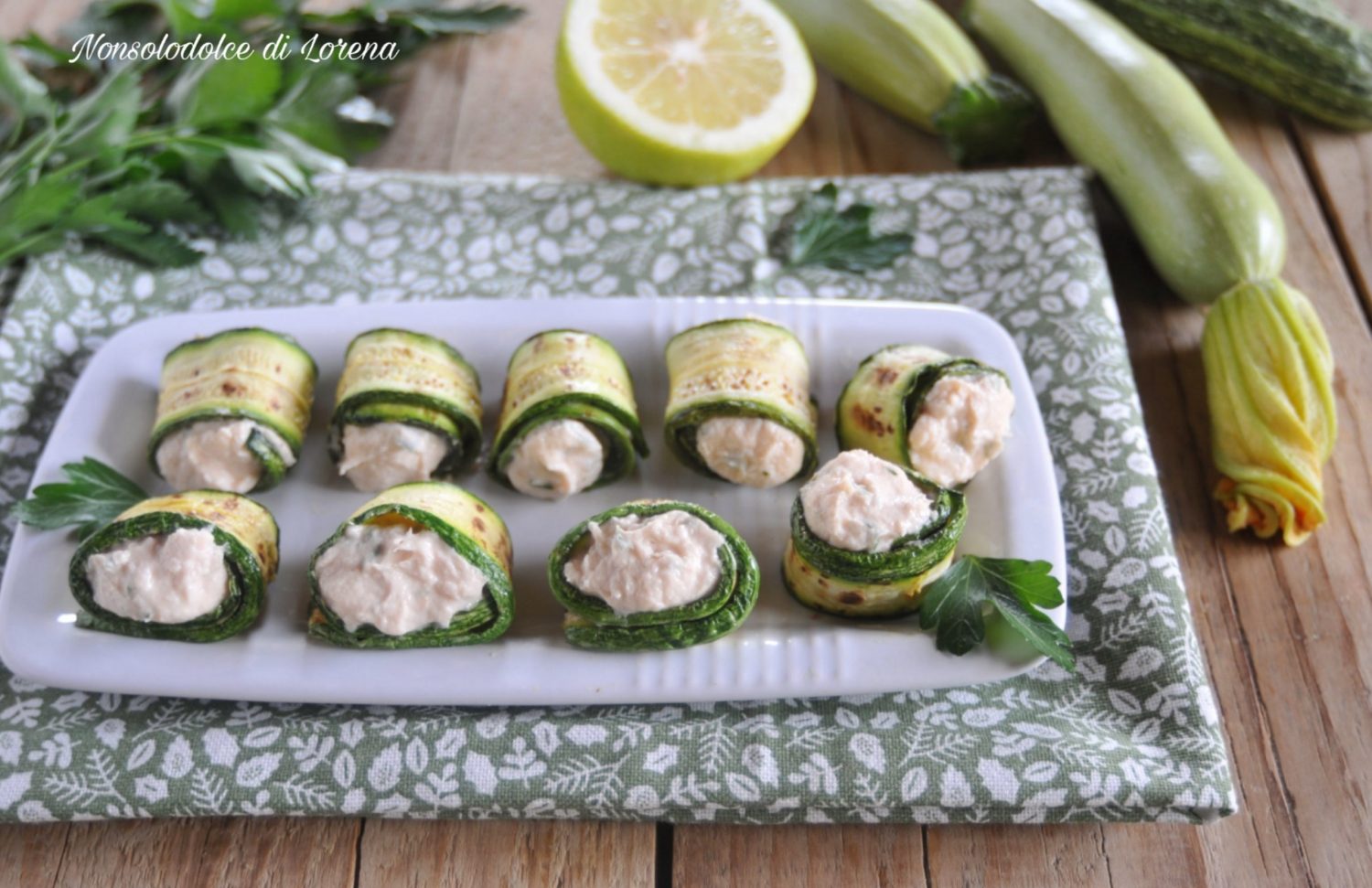 ROTOLINI DI ZUCCHINE AL SALMONE, sfizioso antipasto freddo facile
