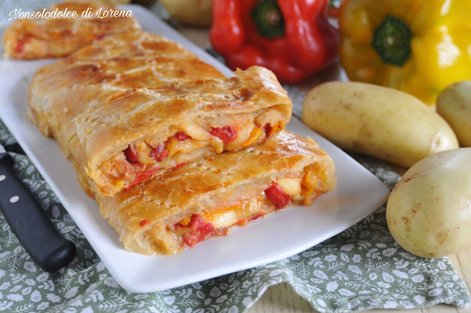 rotolo di sfoglia con peperoni e patate