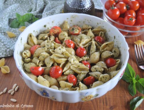 Conchiglie al pesto pomodorini e mozzarella