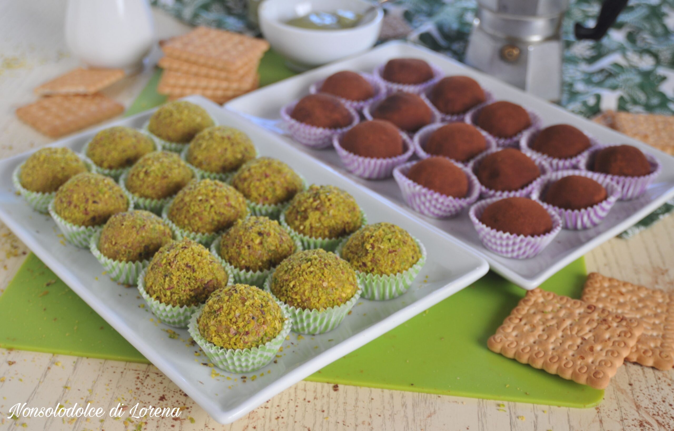 tartufi al tiramisù e al pistacchio con biscotti
