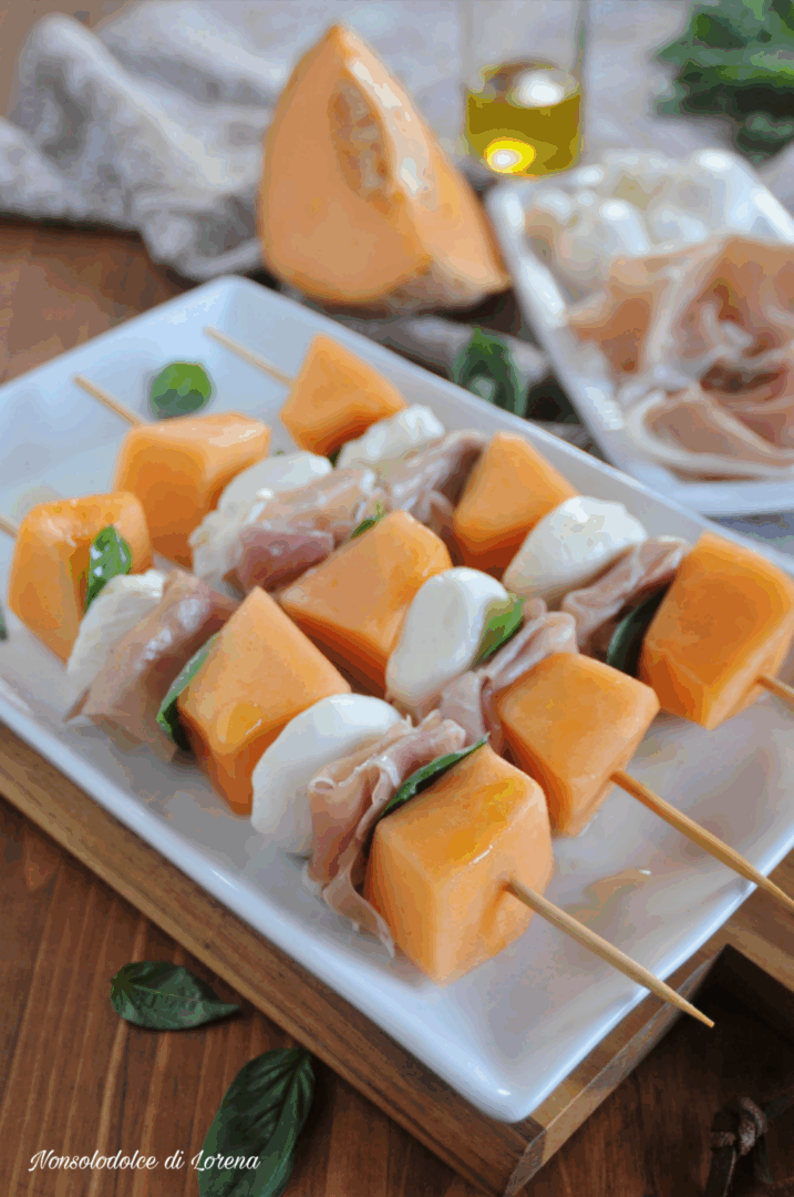 spiedini di melone prosciutto e mozzarella