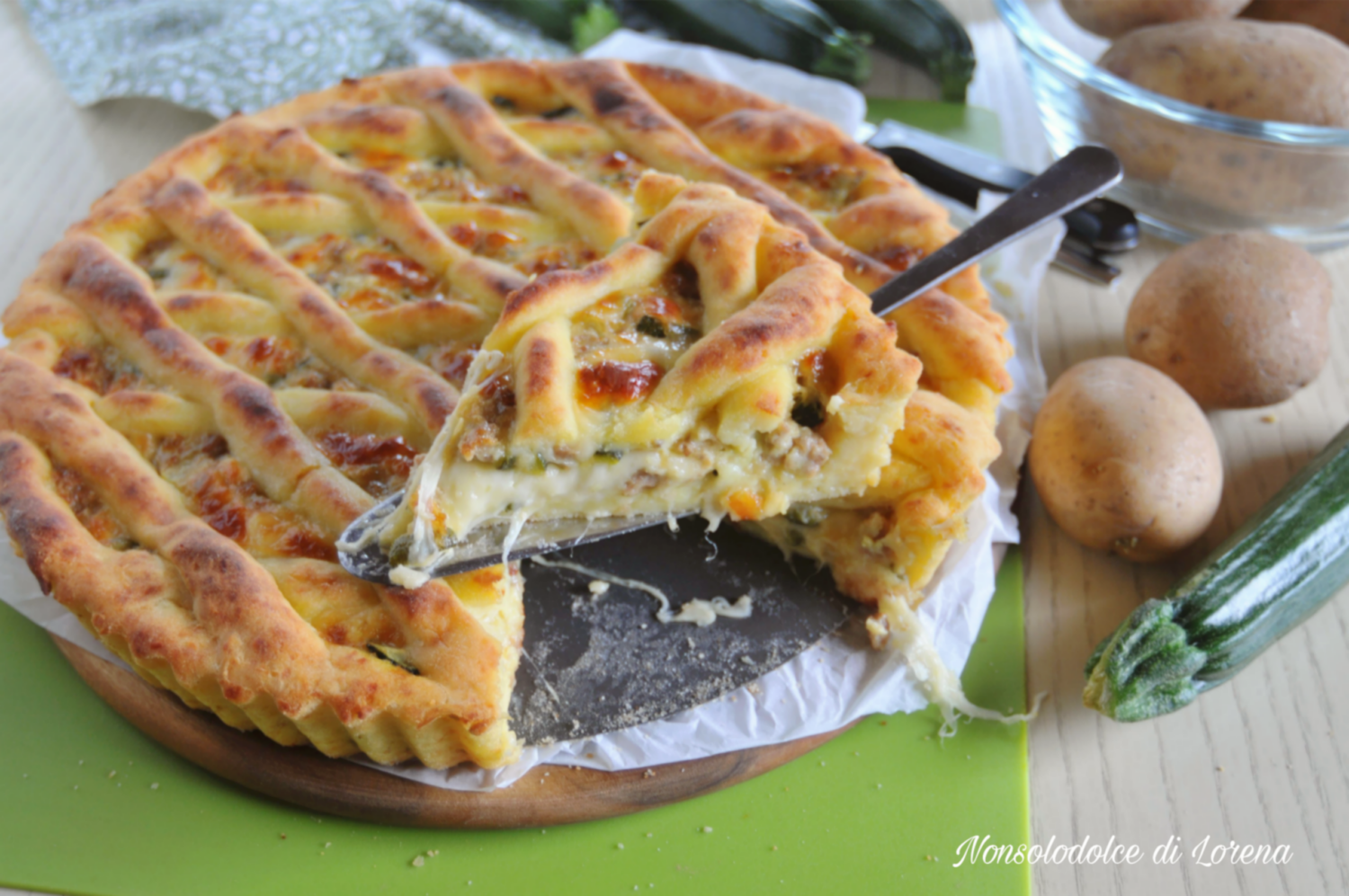 crostata di patate con zucchine e salsiccia