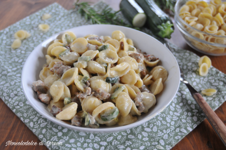 orecchiette con salsiccia zucchine e philadelphia