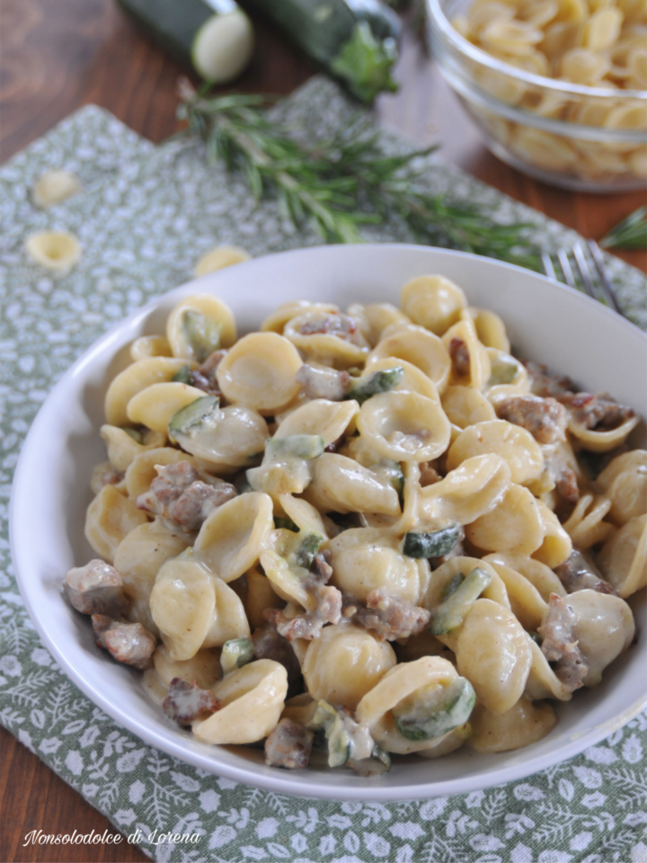orecchiette con salsiccia zucchine e philadelphia
