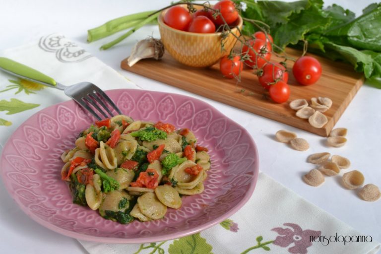 Orecchiette integrali bio con cime di rapa e pomodorini ...