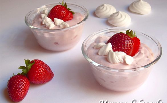 Mousse di fragole ricetta dolce goloso