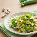 Insalata di pasta con borlotti e zucchine ricetta facile