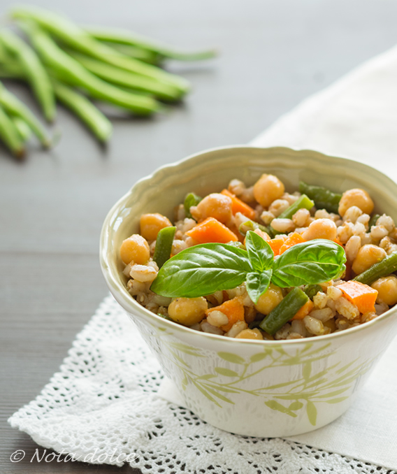 Insalata di farro con fagiolini e ceci ricetta facile