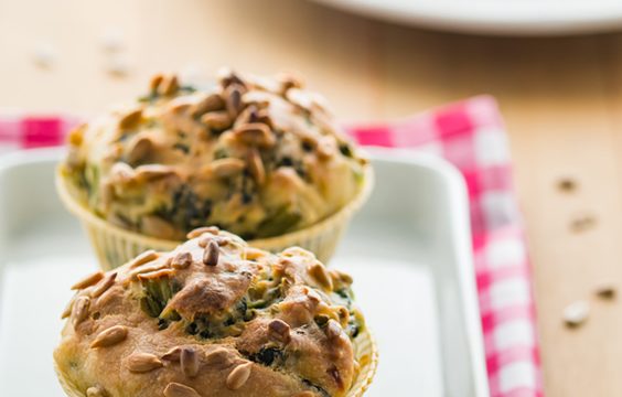 Muffin salati con cavolo nero e semi di girasole ricetta facile