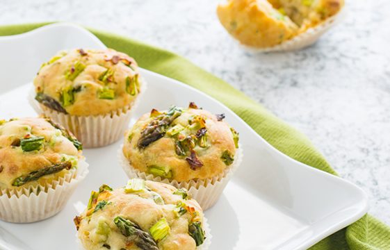 Muffin salati agli asparagi ricetta senza uova