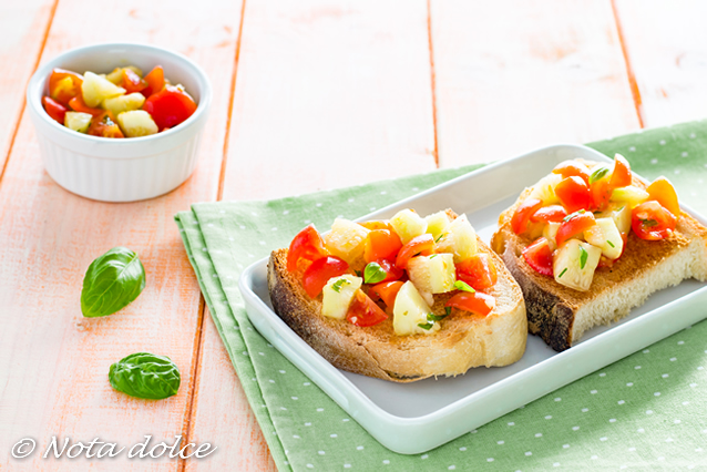 Bruschette con pomodori e casorelli ricetta facile e veloce