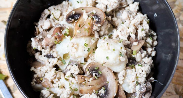 Pizzicotti di cavolfiore con funghi e trito di fesa