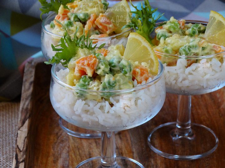 insalata di riso russa al bicchiere