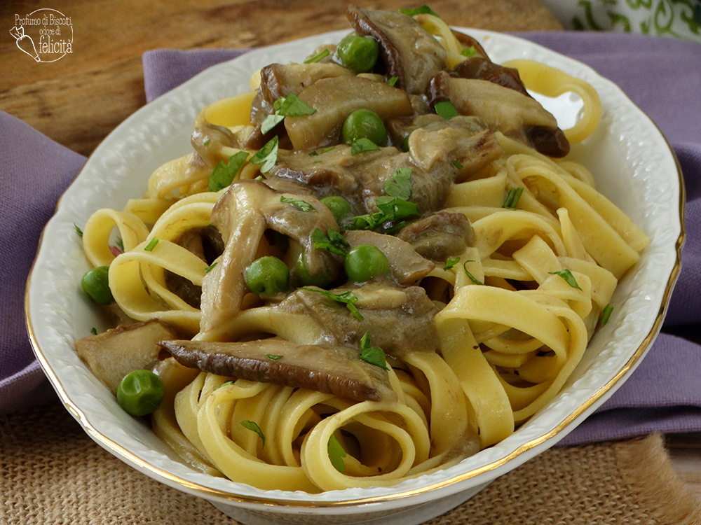 Tagliatelle ai funghi porcini • Profumo di biscotti, odore di felicità