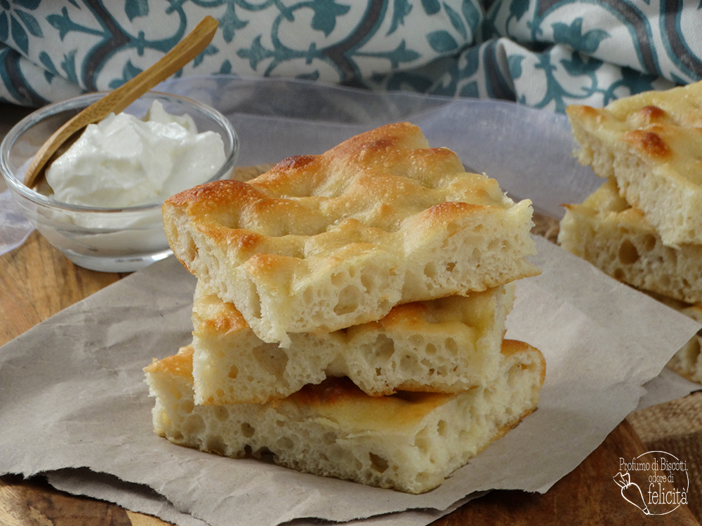 focaccia allo yogurt greco soffice e morbida