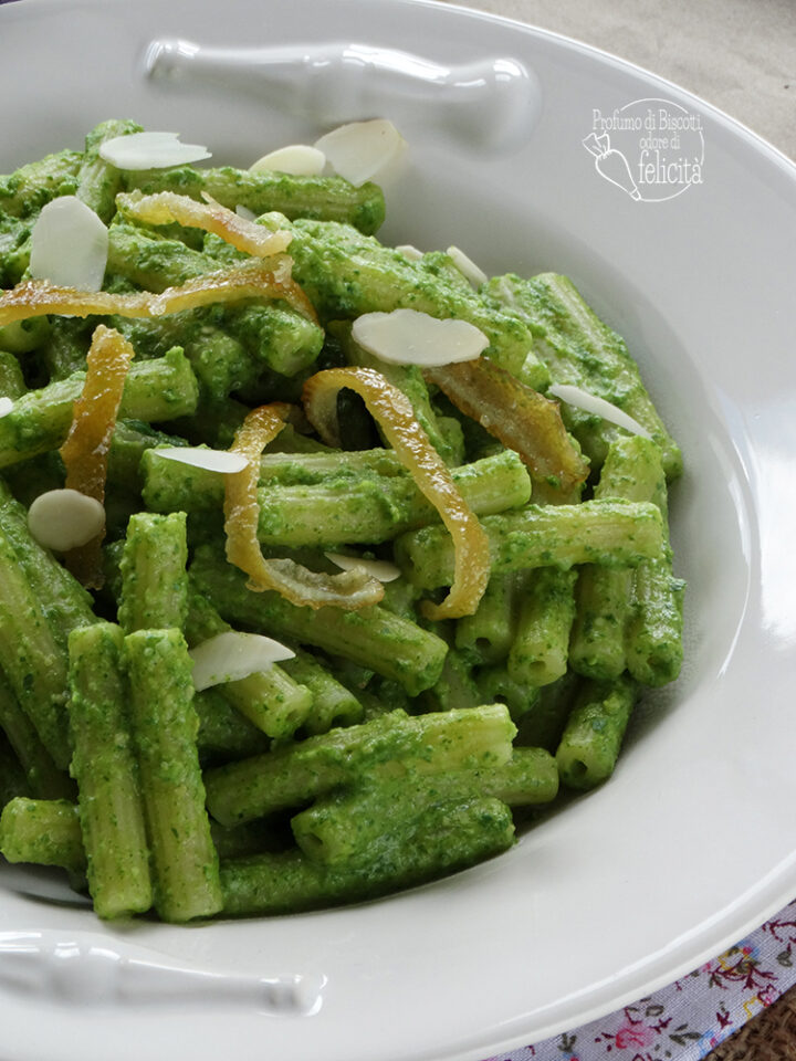 Pasta con pesto di rucola e limoni canditi