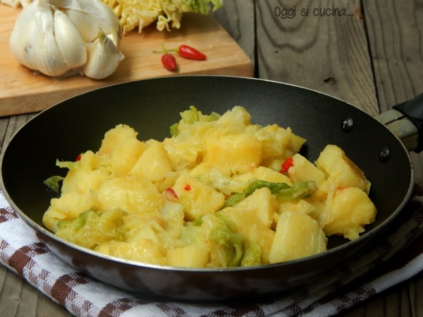 patate e verza con peperoncino