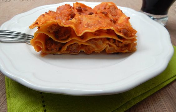 Lasagne con verza e salsiccia