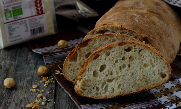 Pane con farina di kamut e nocciole