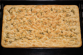 Focaccia genovese al rosmarino per aperitivo.