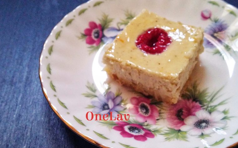 Un semplice e fantastico dolce fragante con crema di ricotta Un semplice e fantastico dolce fragante con crema di ricotta