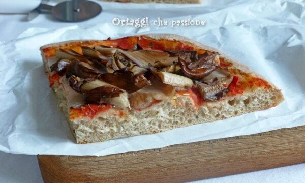 Pizza vegana semi integrale con radicchio