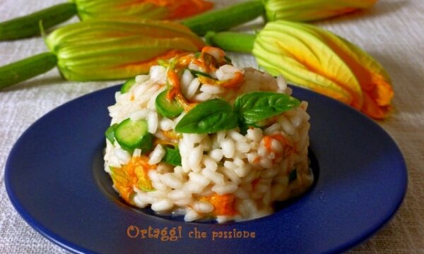 Risotto con fiori di zucca, ricetta vegan e vegetariana