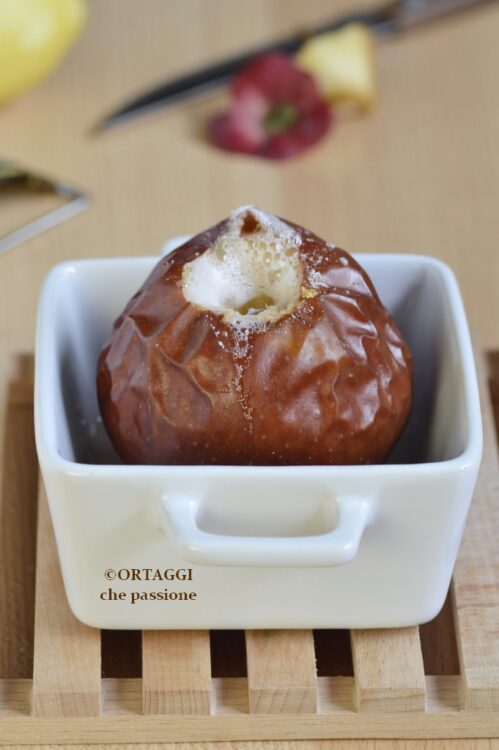 mele cotte al forno con buccia e intere