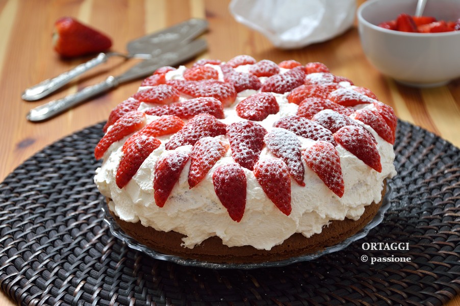 Torta cioccolato panna e fragole ORTAGGI © passione