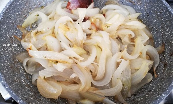 Cipolle in padella – ricetta contorno light
