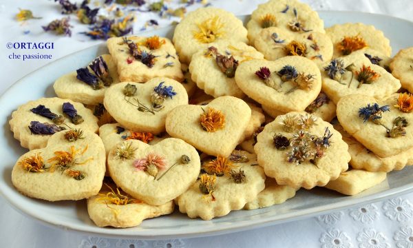 Biscotti ai fiori eduli – pasta frolla fiorita