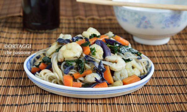 Spaghetti di riso con gamberi nella cucina feng shui