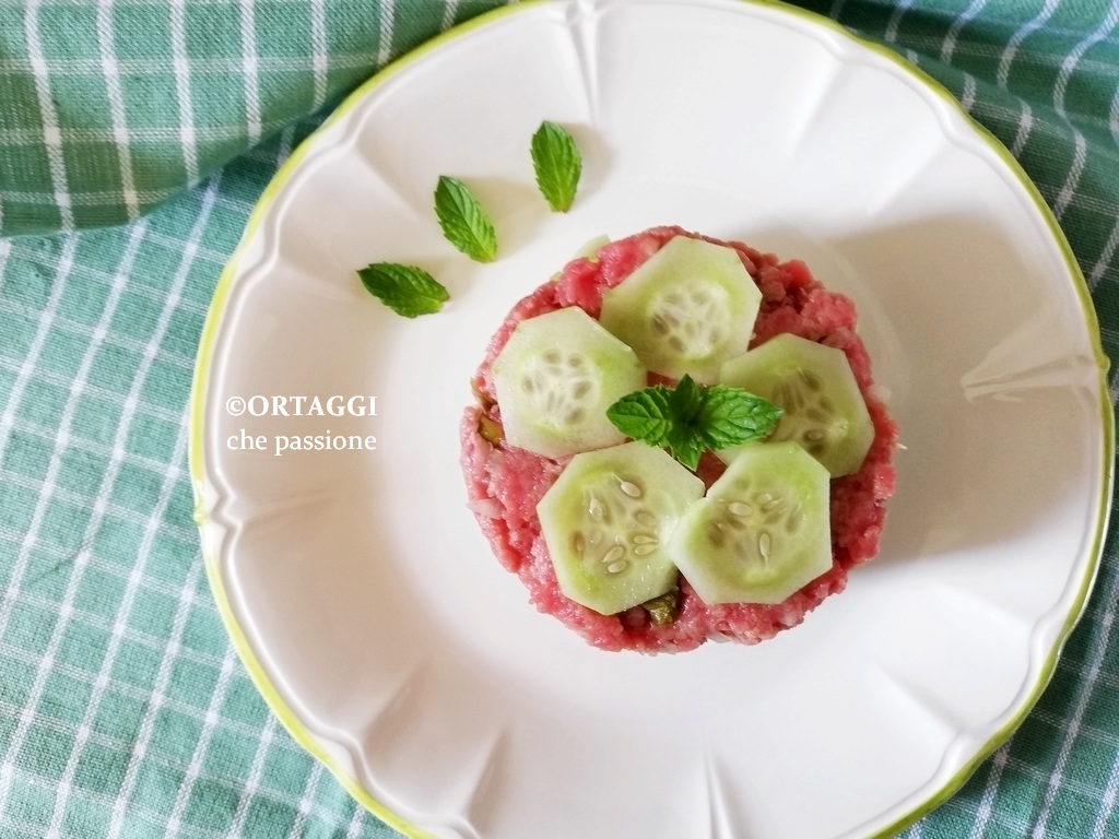 tartare con cetrioli freschi